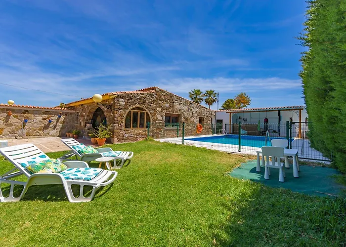 Chalet Con Piscina Privada En Bolonia