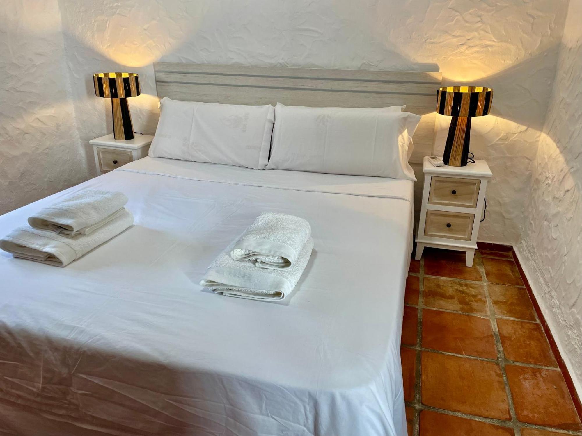 Con Piscina Privada En Bolonia Vakantiehuis